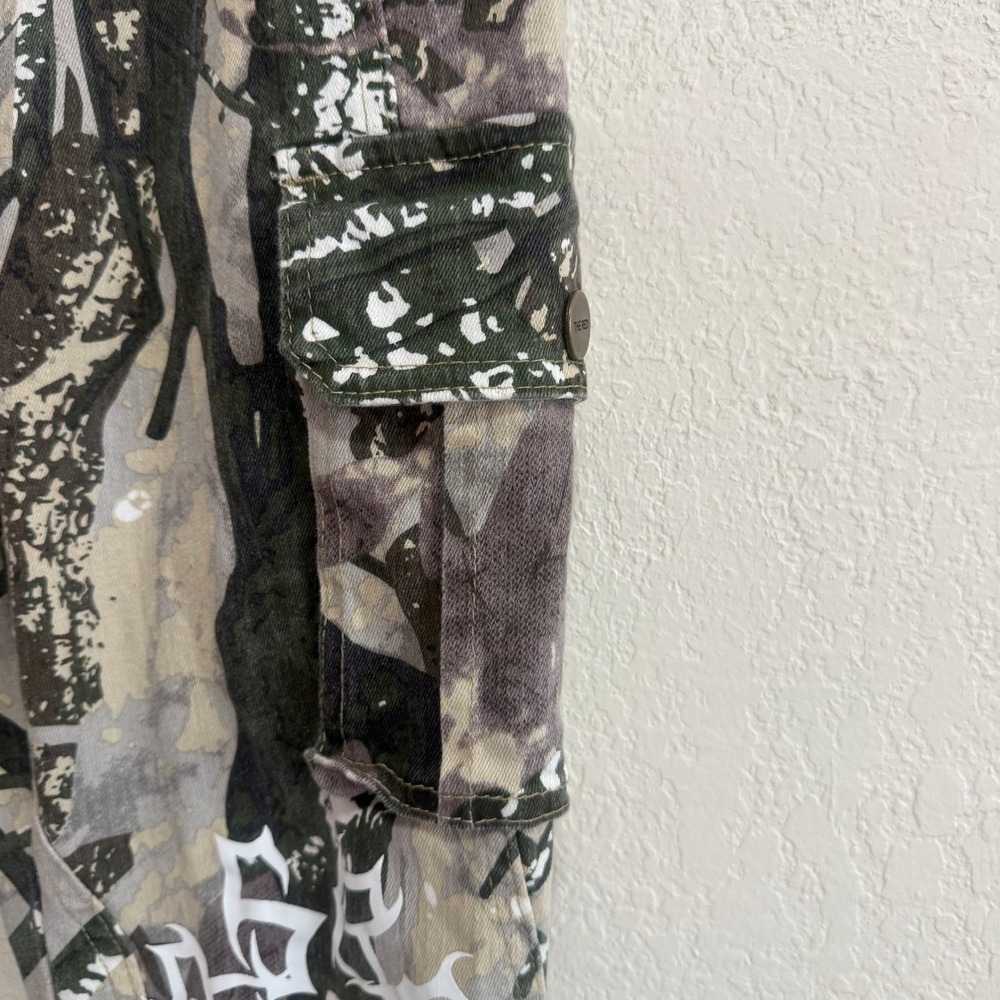 Smoke Rise Red Camo Cargo Pants Women's Size M Flare Leg Graphic Print Like New! - Picture 15 of 16